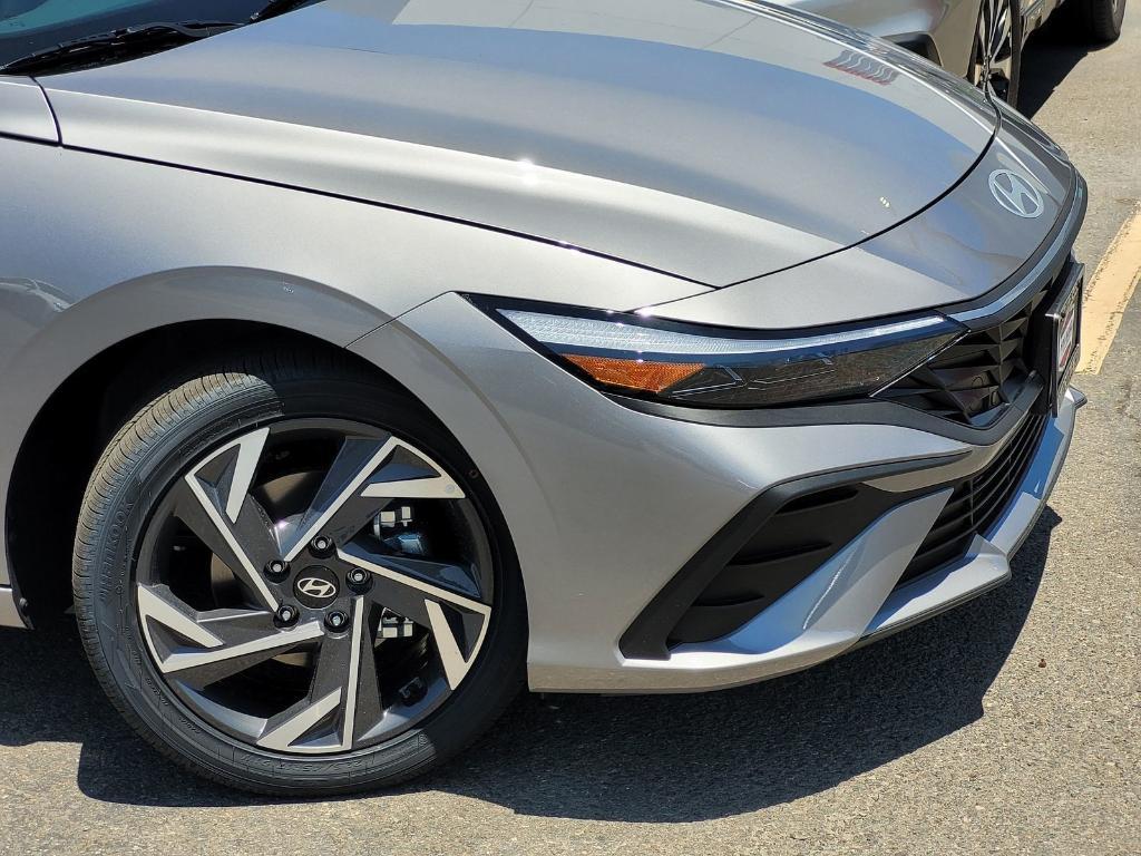 new 2025 Hyundai ELANTRA HEV car, priced at $25,177