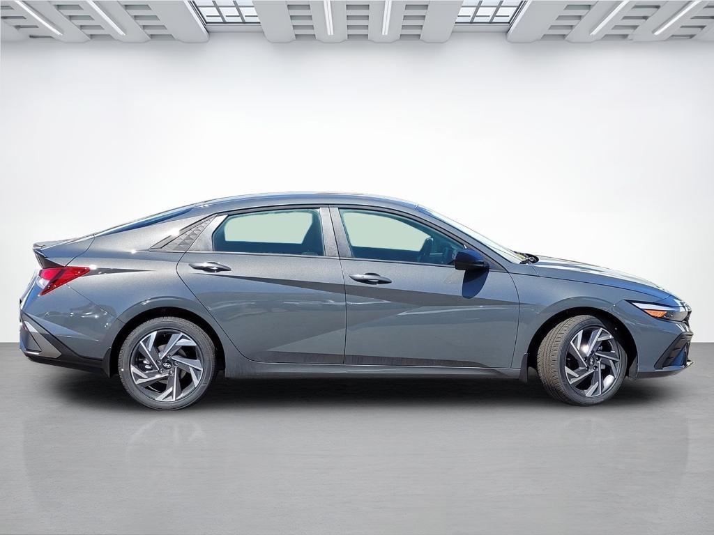 new 2025 Hyundai Elantra car, priced at $22,558