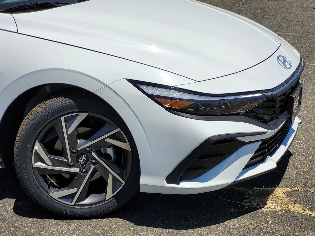 new 2025 Hyundai Elantra car, priced at $22,518