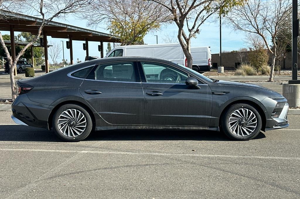 new 2025 Hyundai Sonata Hybrid car, priced at $38,147