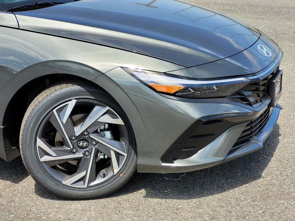 new 2025 Hyundai Elantra car, priced at $24,538