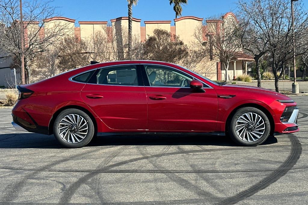 new 2025 Hyundai Sonata Hybrid car, priced at $39,885