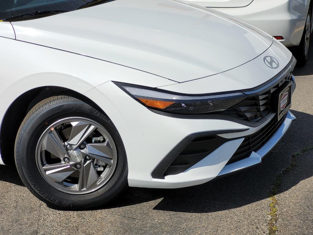 new 2025 Hyundai Elantra car