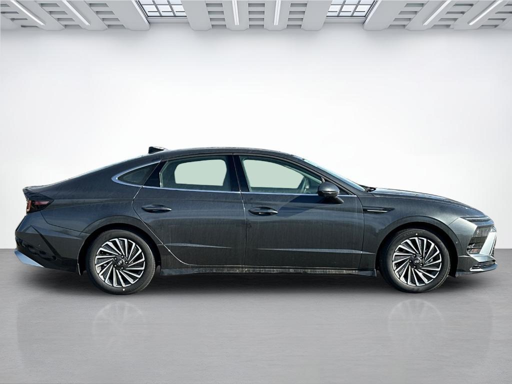new 2025 Hyundai Sonata Hybrid car