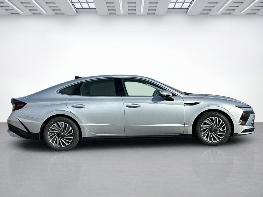 new 2025 Hyundai Sonata Hybrid car