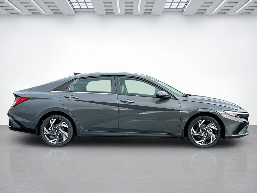 new 2025 Hyundai Elantra car