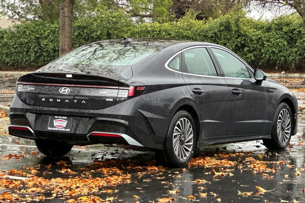 new 2025 Hyundai Sonata Hybrid car, priced at $38,122