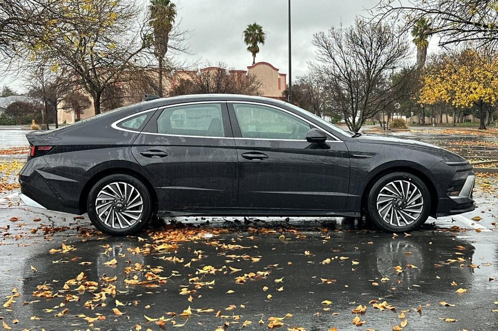 new 2025 Hyundai Sonata Hybrid car, priced at $38,122