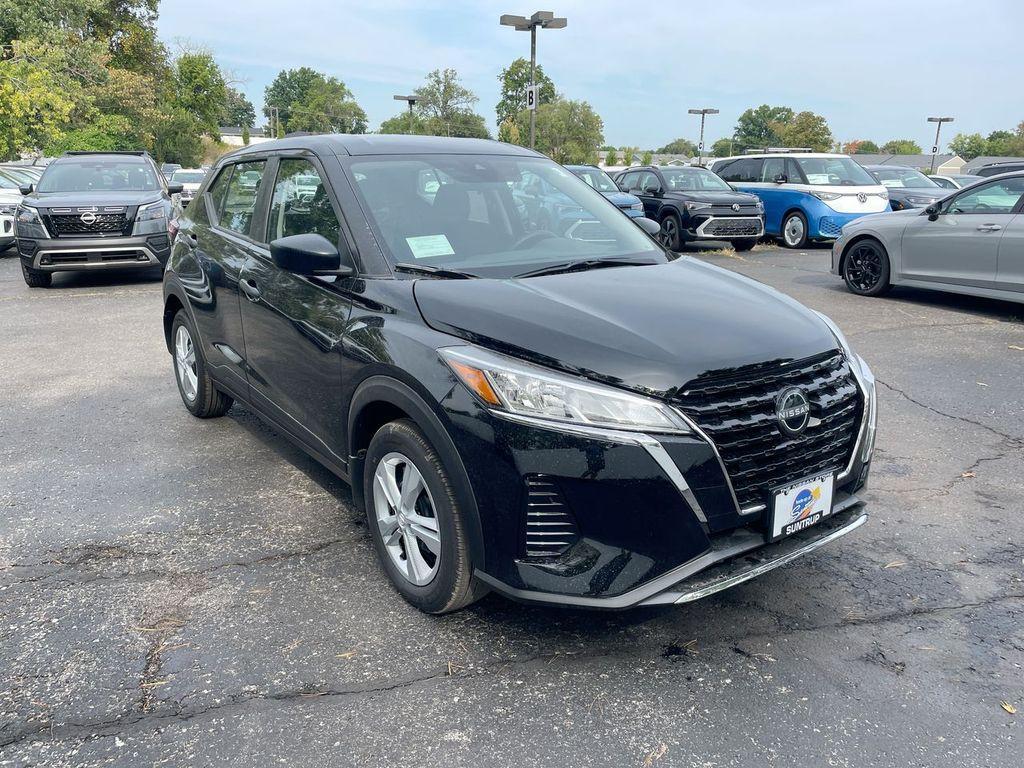 new 2025 Nissan Kicks Play car, priced at $21,647