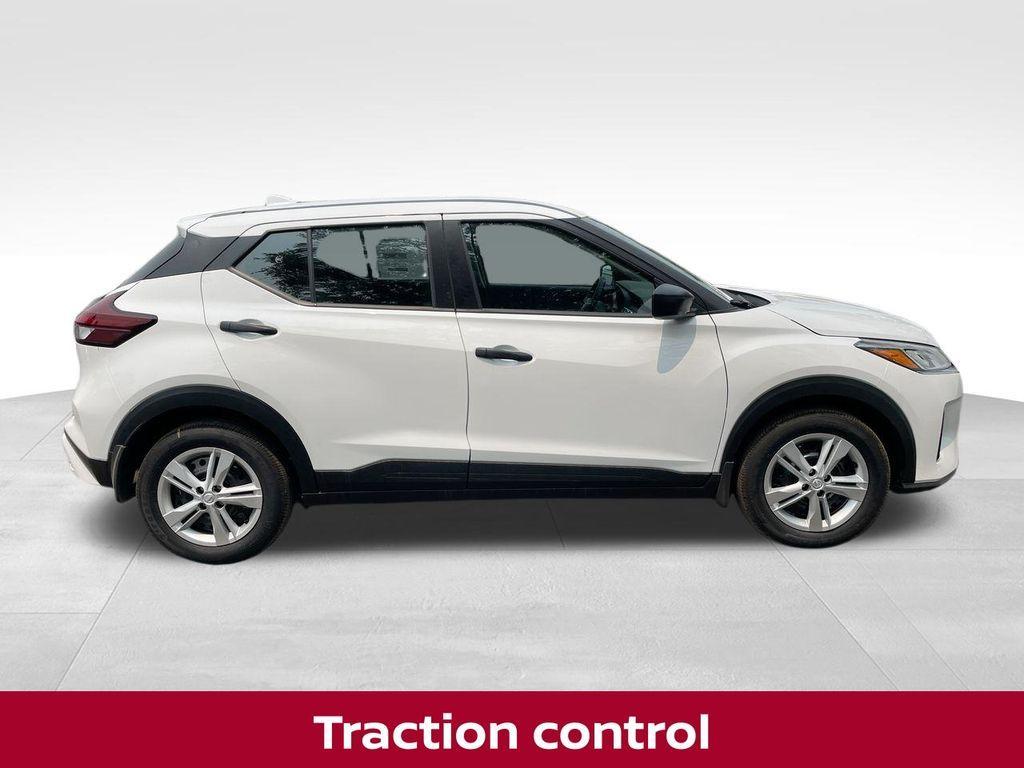 new 2025 Nissan Kicks Play car, priced at $21,557
