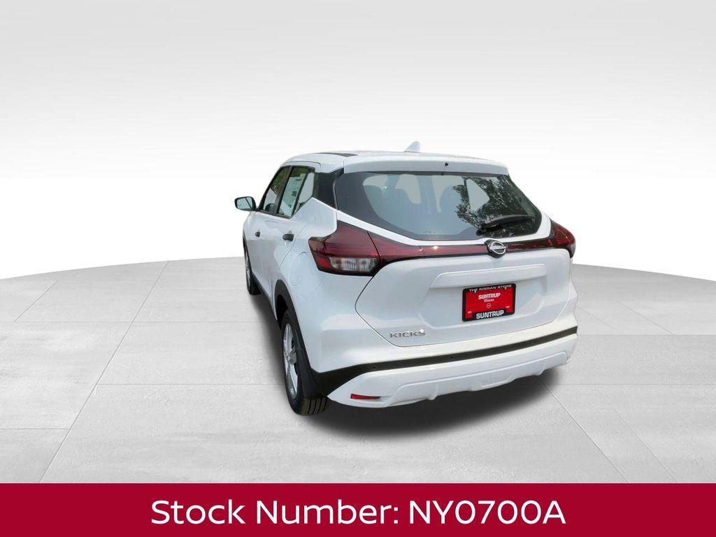 new 2025 Nissan Kicks Play car, priced at $21,557