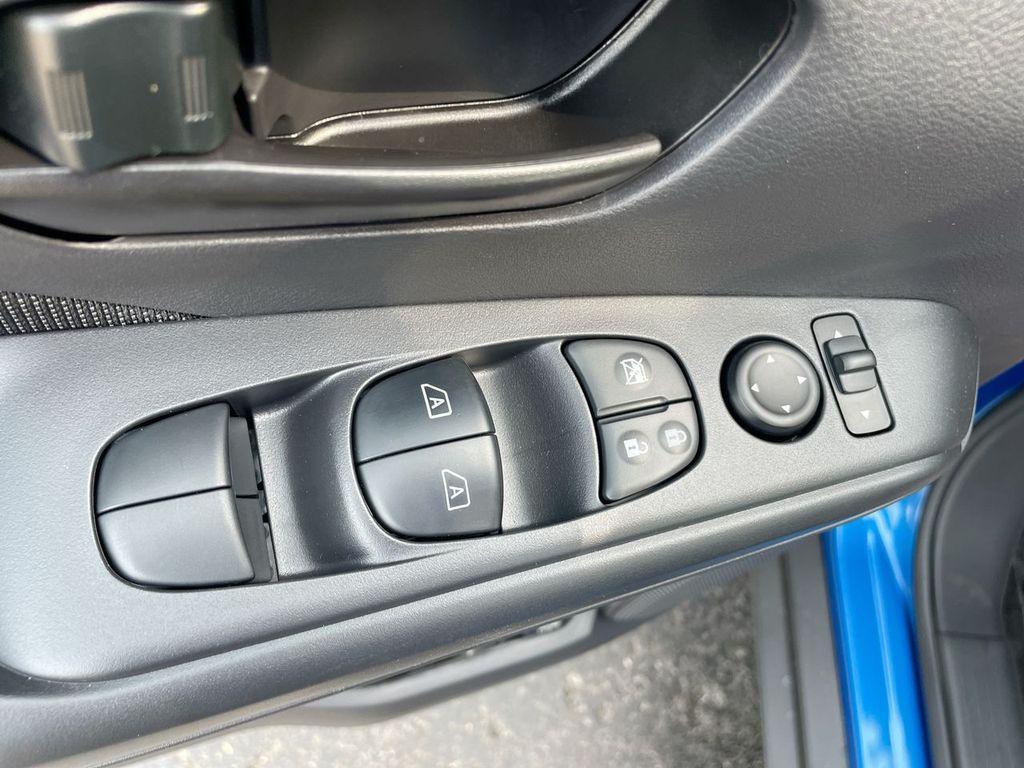 new 2025 Nissan Kicks Play car, priced at $21,647