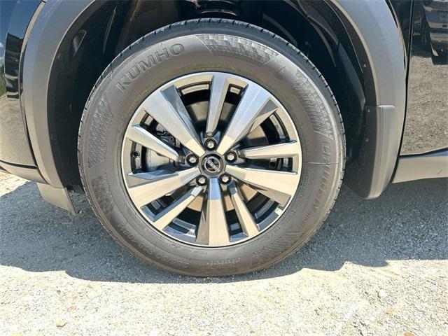 new 2025 Nissan Pathfinder car, priced at $40,817