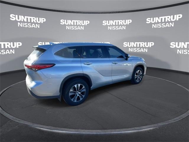 used 2022 Toyota Highlander car, priced at $38,705