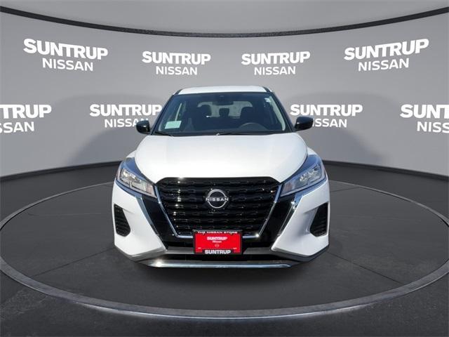 new 2025 Nissan Kicks Play car, priced at $21,947