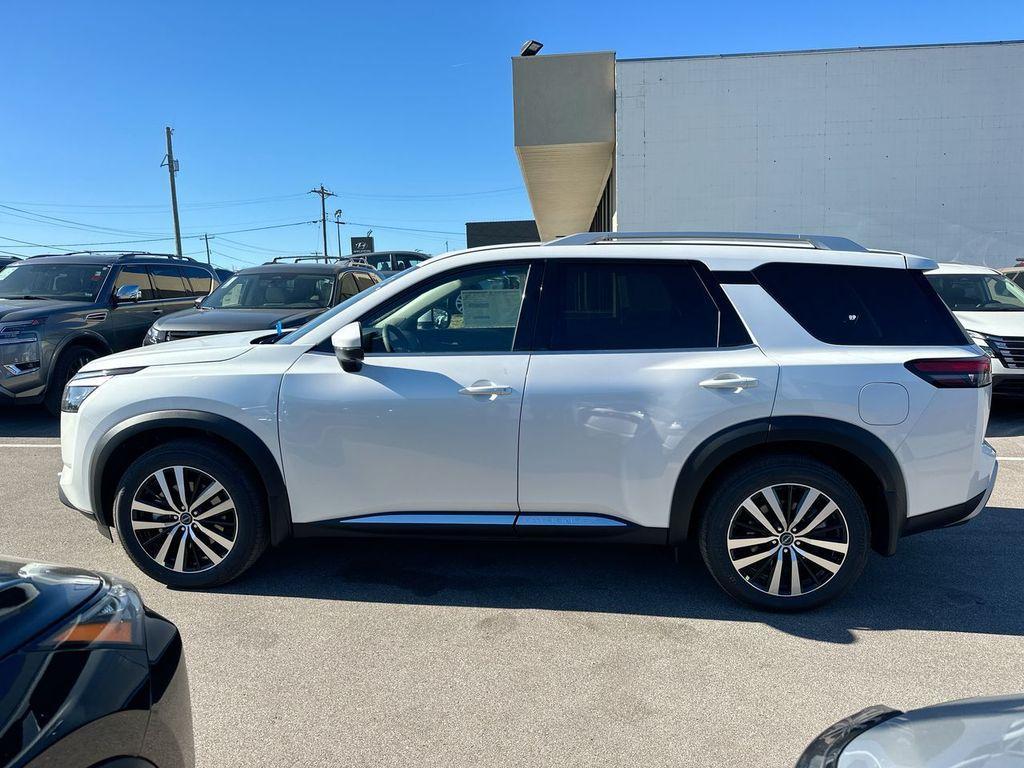 new 2025 Nissan Pathfinder car, priced at $45,174