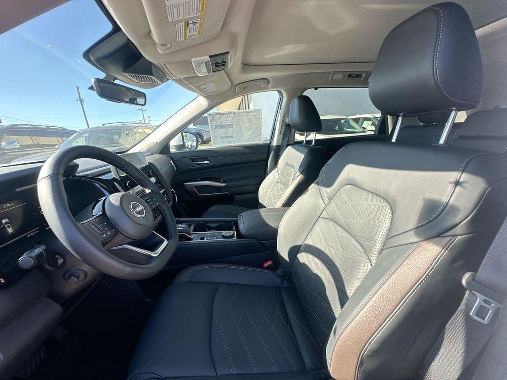 new 2025 Nissan Pathfinder car, priced at $45,174