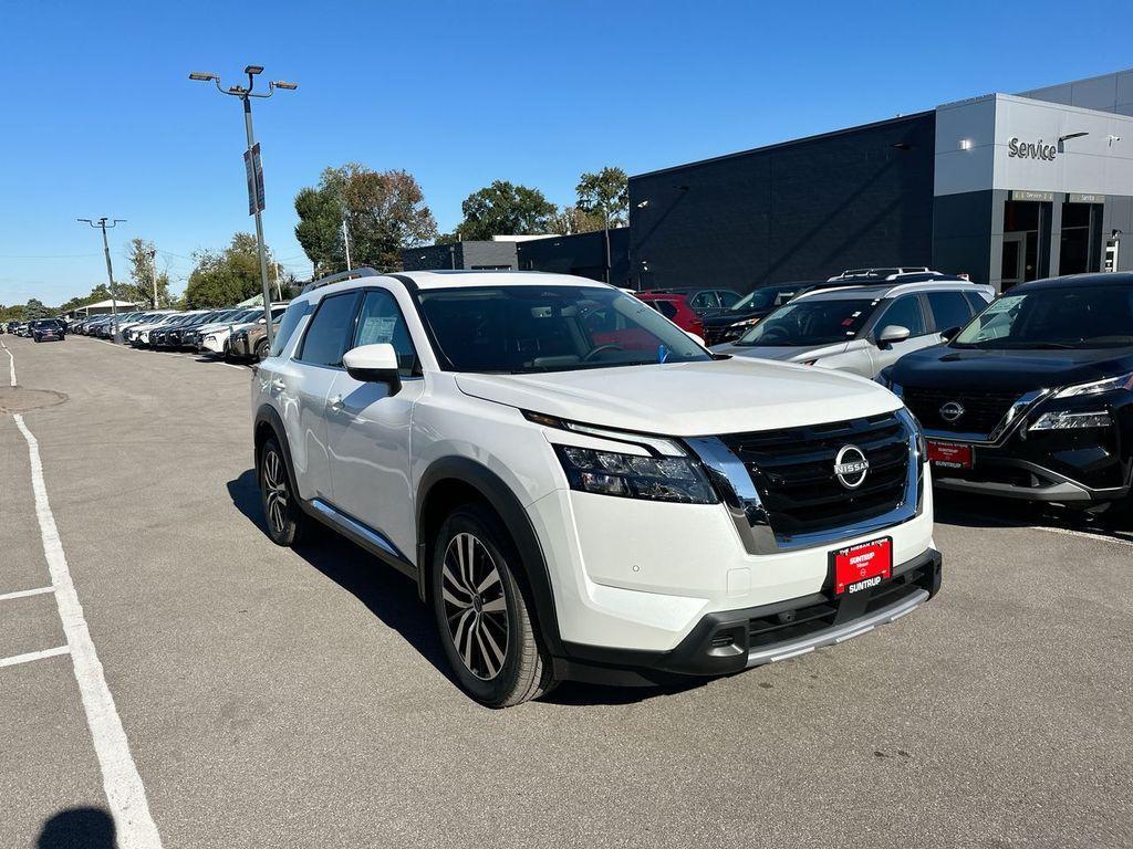 new 2025 Nissan Pathfinder car, priced at $45,174