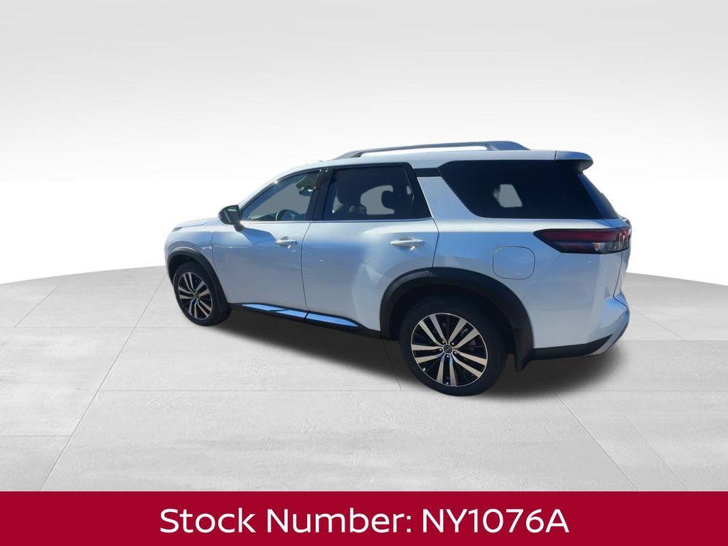 new 2025 Nissan Pathfinder car, priced at $43,174