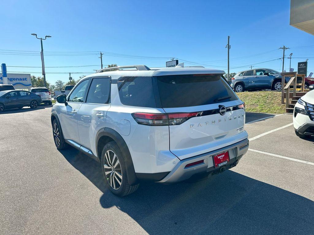 new 2025 Nissan Pathfinder car, priced at $45,174