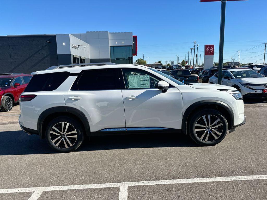 new 2025 Nissan Pathfinder car, priced at $45,174