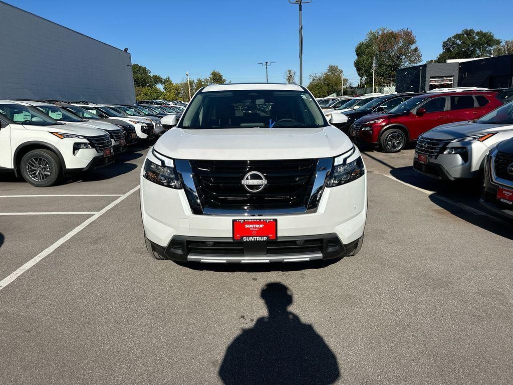 new 2025 Nissan Pathfinder car, priced at $45,174