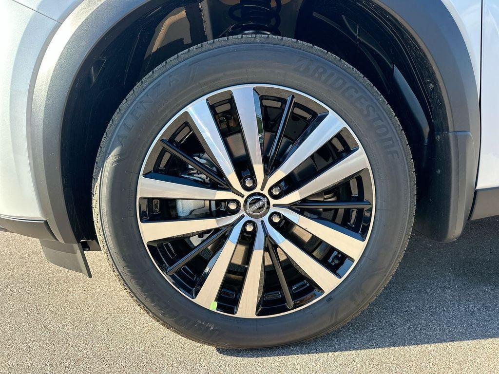 new 2025 Nissan Pathfinder car, priced at $45,174