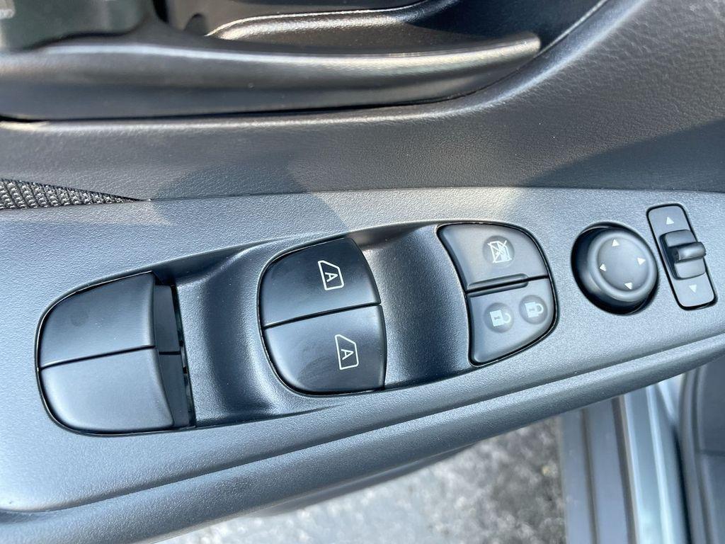 new 2025 Nissan Kicks Play car, priced at $21,647