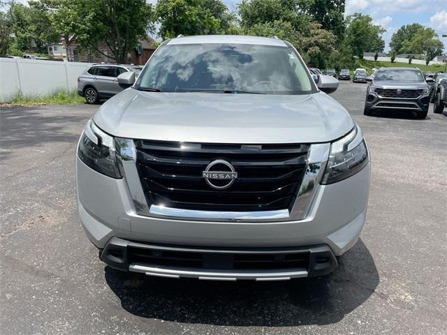 new 2025 Nissan Pathfinder car, priced at $39,817