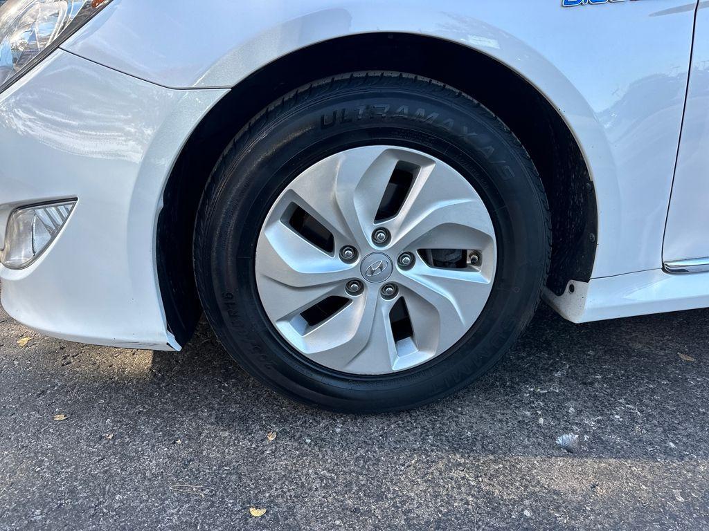 used 2015 Hyundai Sonata Hybrid car, priced at $9,885