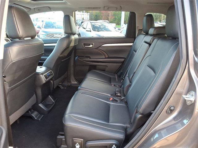 used 2018 Toyota Highlander car, priced at $17,199