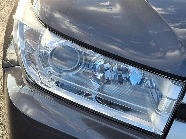 used 2018 Toyota Highlander car, priced at $17,199
