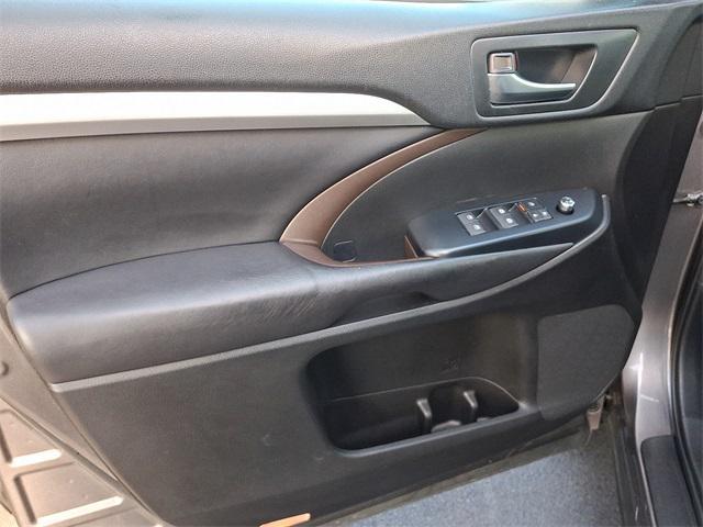 used 2018 Toyota Highlander car, priced at $17,199