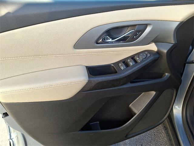 used 2023 Chevrolet Traverse car, priced at $21,990