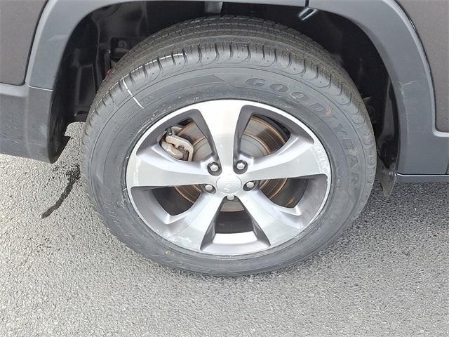 used 2021 Jeep Cherokee car, priced at $24,999