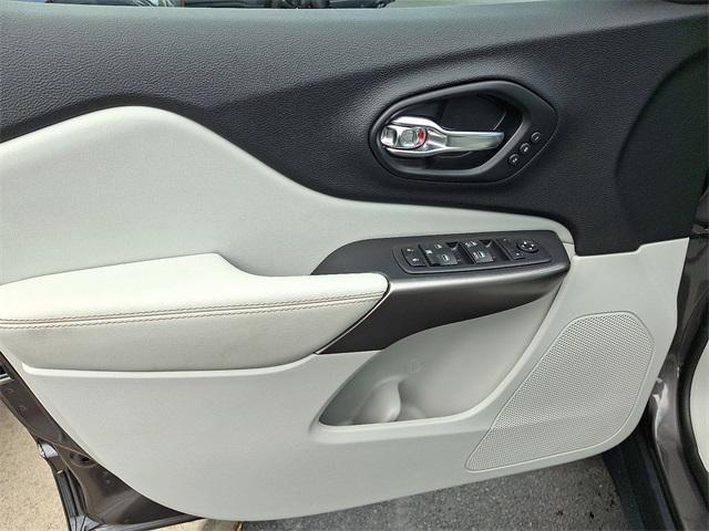 used 2021 Jeep Cherokee car, priced at $24,999