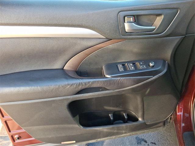 used 2019 Toyota Highlander car, priced at $19,695