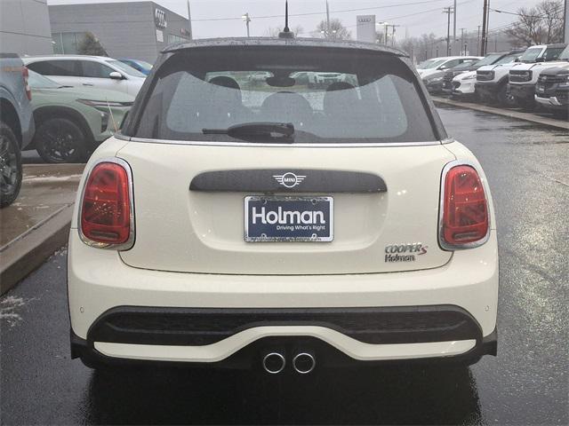 used 2022 MINI Hardtop car, priced at $23,274