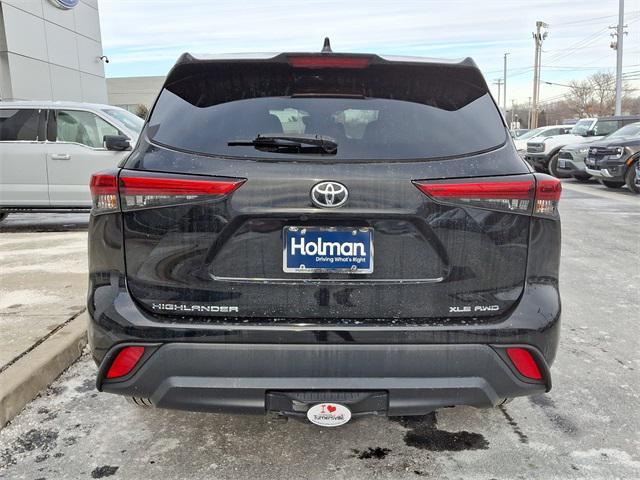 used 2021 Toyota Highlander car, priced at $33,654