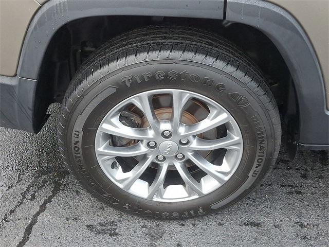 used 2021 Jeep Cherokee car, priced at $18,990