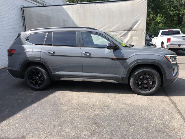 new 2025 Volkswagen Atlas car, priced at $45,100