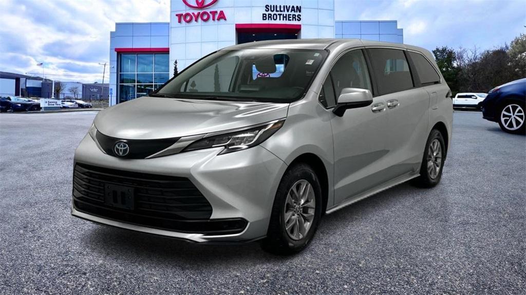 used 2022 Toyota Sienna car, priced at $39,784