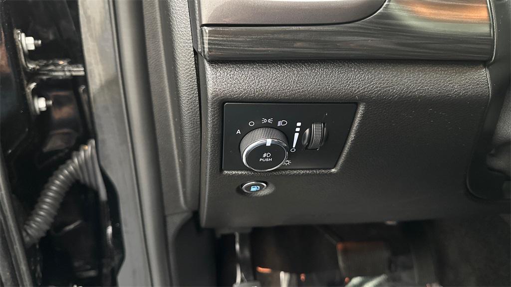 used 2019 Jeep Grand Cherokee car, priced at $22,996