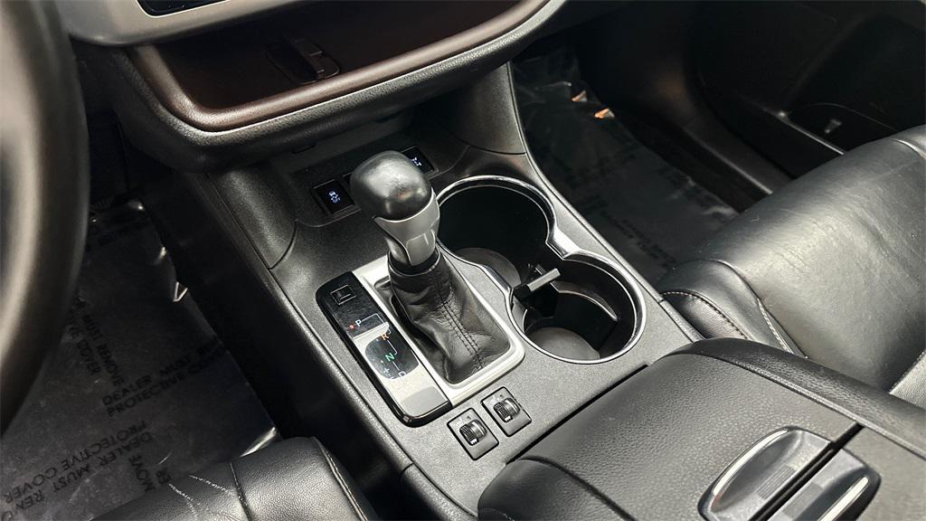 used 2018 Toyota Highlander car, priced at $24,874