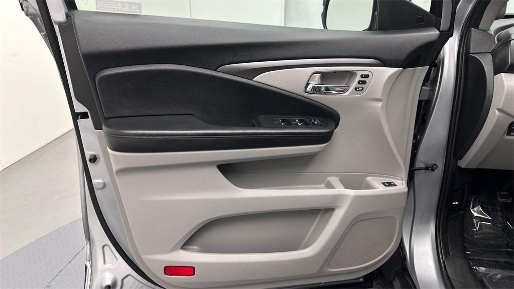 used 2021 Honda Pilot car, priced at $23,578