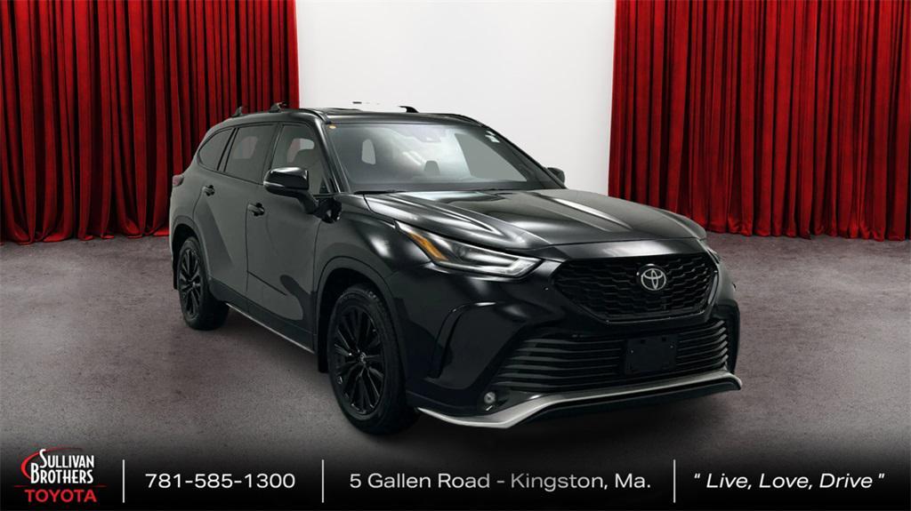 used 2023 Toyota Highlander car, priced at $40,994