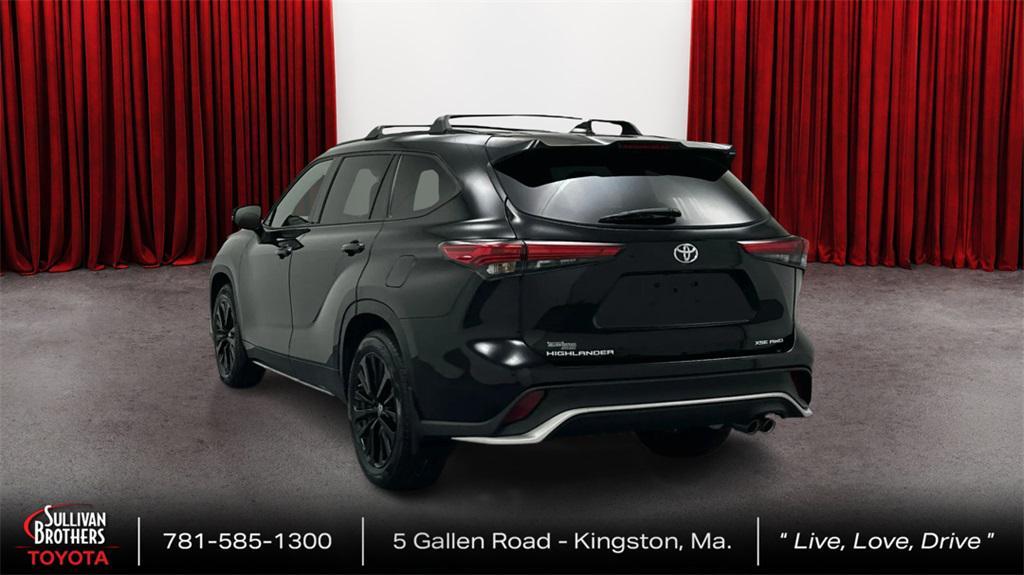 used 2023 Toyota Highlander car, priced at $40,994