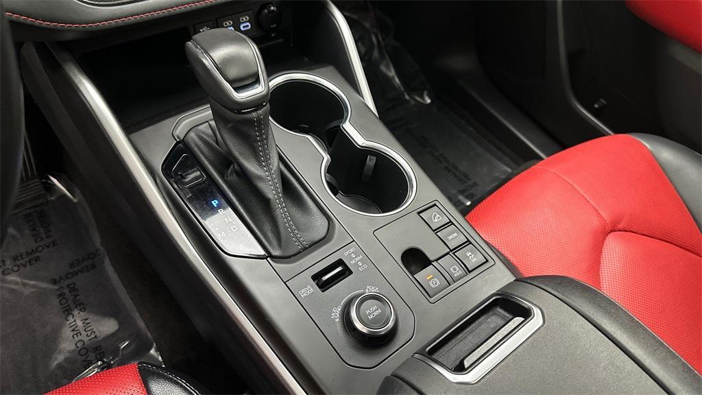 used 2023 Toyota Highlander car, priced at $40,994