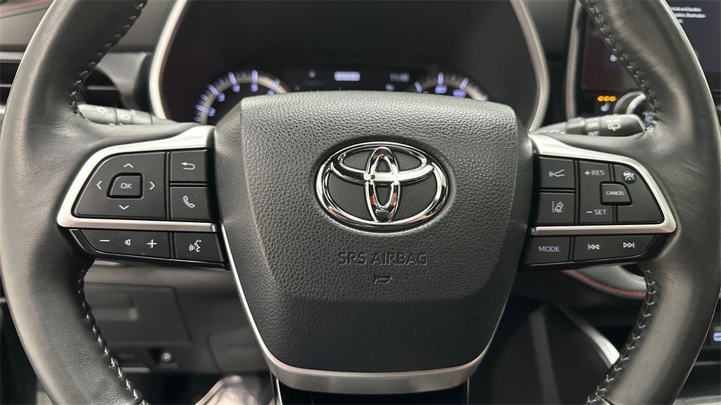 used 2023 Toyota Highlander car, priced at $40,994