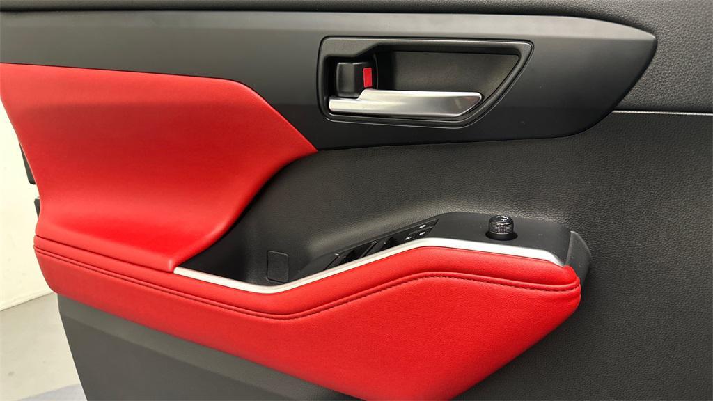 used 2023 Toyota Highlander car, priced at $40,994